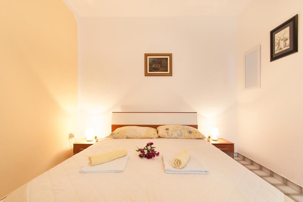 Weis Apartments Rovinj Room photo