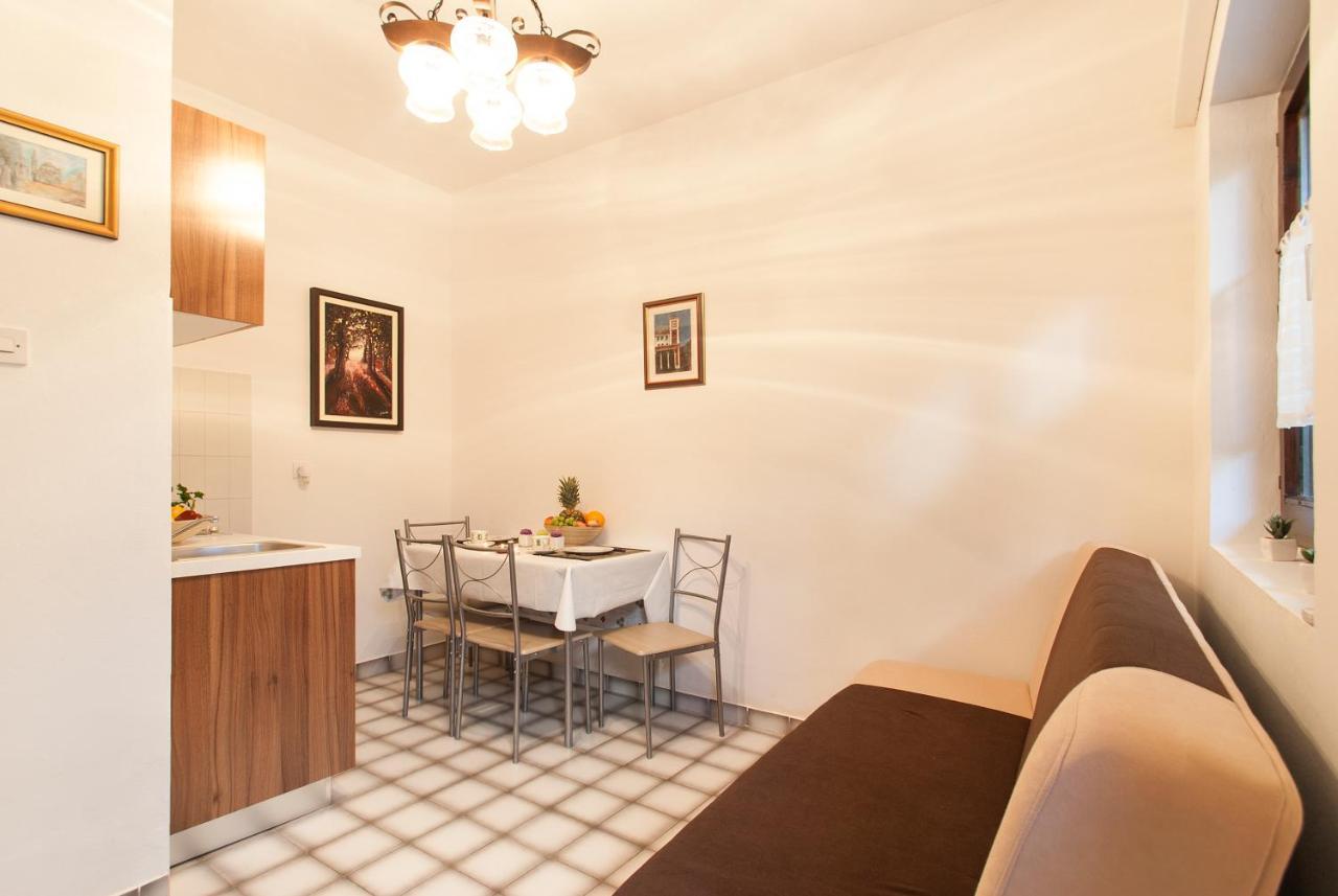 Weis Apartments Rovinj Room photo